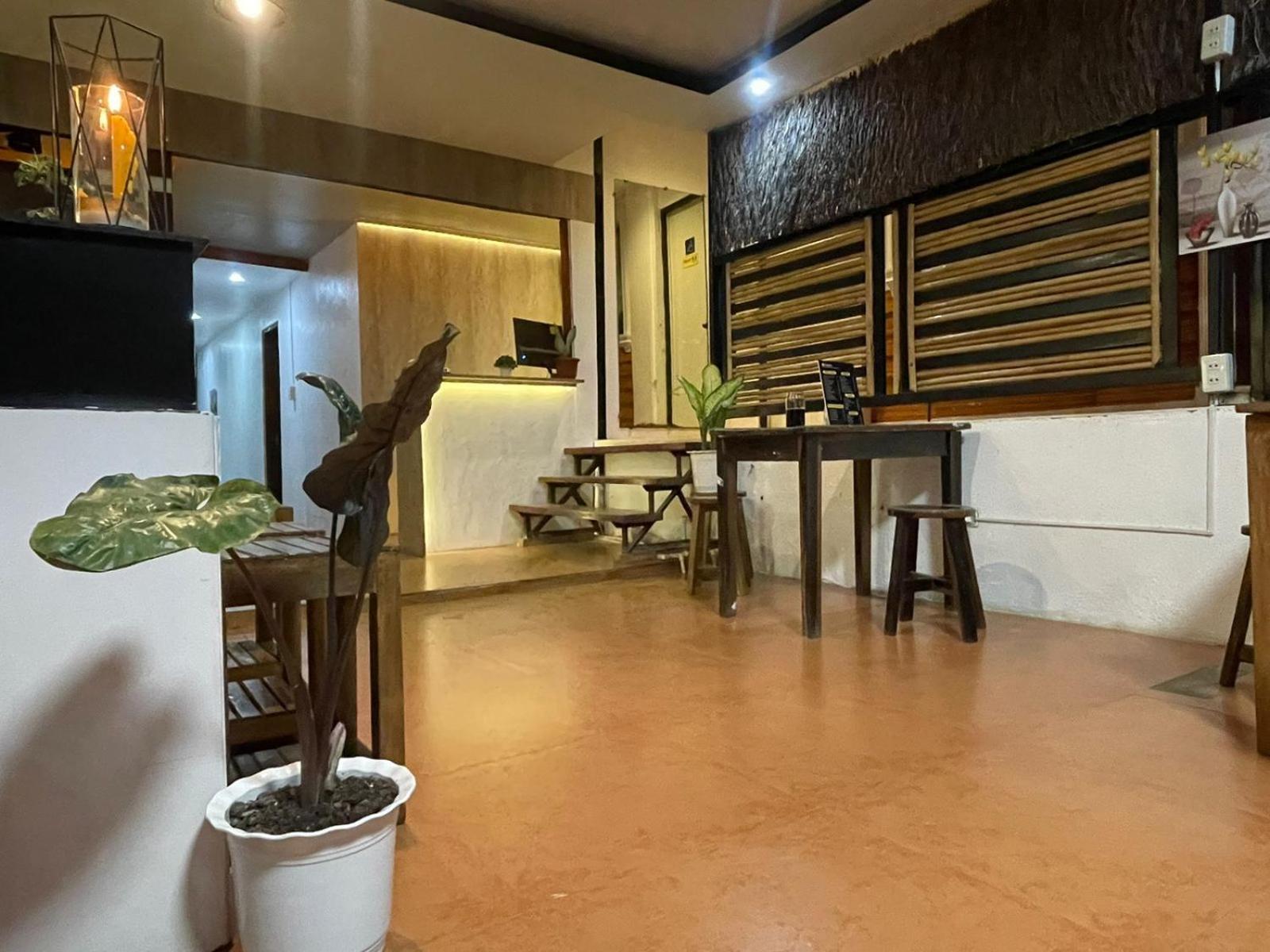 Trail Inn Puerto Princesa Buitenkant foto