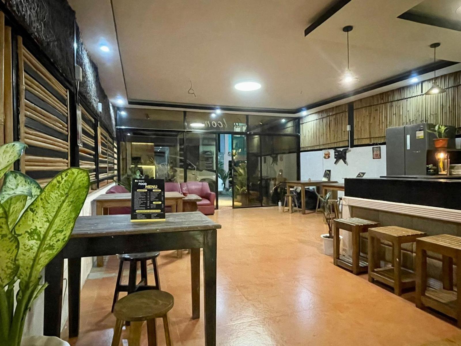 Trail Inn Puerto Princesa Buitenkant foto
